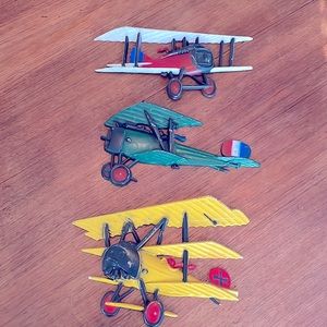 Vintage wall decor diecast metal 1975